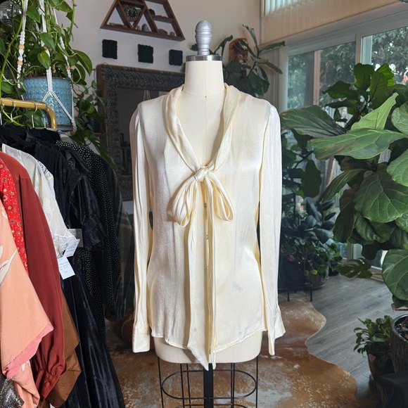 Vintage 1980s Cream Silk Bow Blouse - Picture 5 of 12